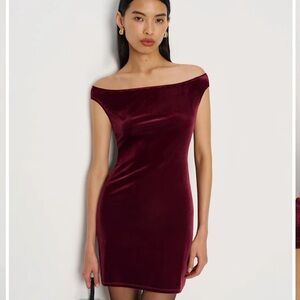 Reformation Lia Velvet Dress in burgundy xs only tried on